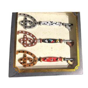 DISNEY STORE Mickey Mouse Through the Years Collectible Key Set Special Edition